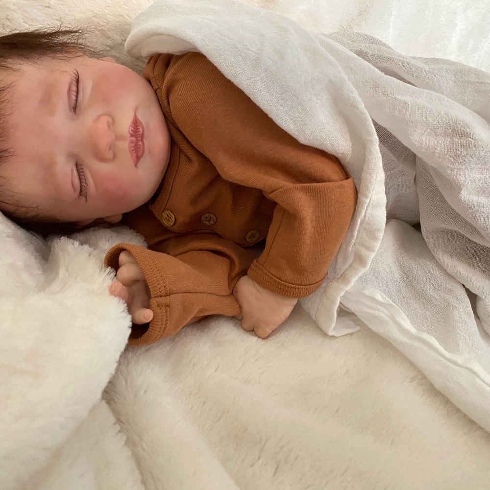 Beautiful Realborn Handcrafted babydoll. Collectors edition.